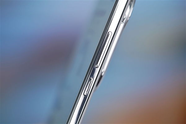185g机身塞下6500mAh大电池!vivo S20图赏
