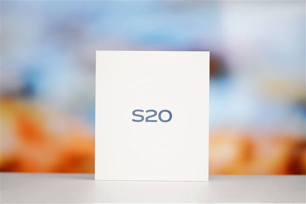 185g机身塞下6500mAh大电池!vivo S20图赏