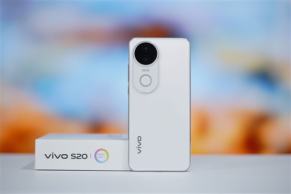 185g机身塞下6500mAh大电池!vivo S20图赏