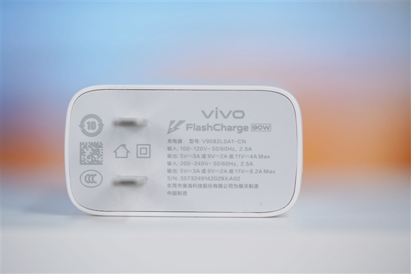 185g机身塞下6500mAh大电池!vivo S20图赏