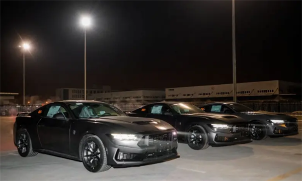 肌肉车爱好者狂喜！福特野马Dark Horse实车到港：搭载5.0L V8发动机