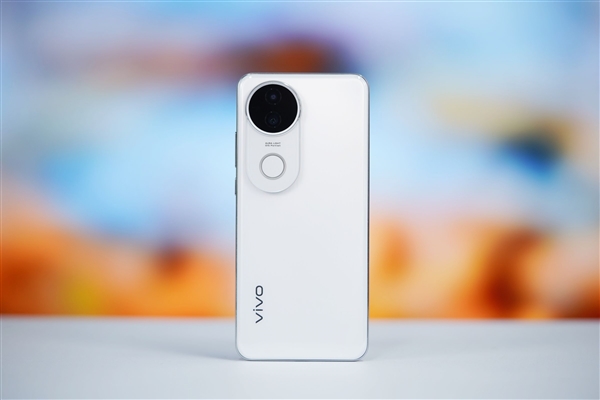 185g机身塞下6500mAh大电池!vivo S20图赏