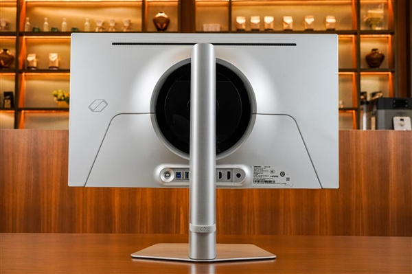 三星G61SD显示器上手:大师级色彩还原 一眼可见